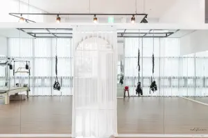 아치형 파티션이 돋보이는 플라잉요가 스튜디오